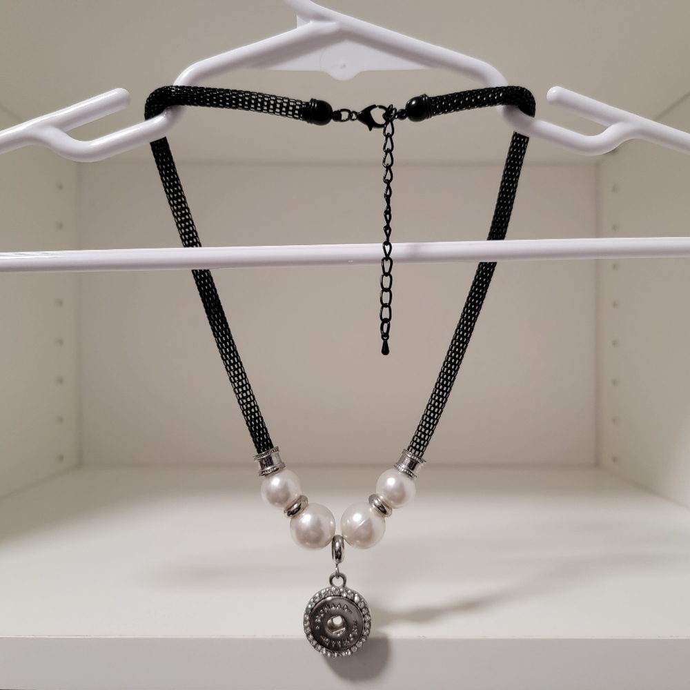 Vintage Elegant Black and White Pearl Sparkly Necklace